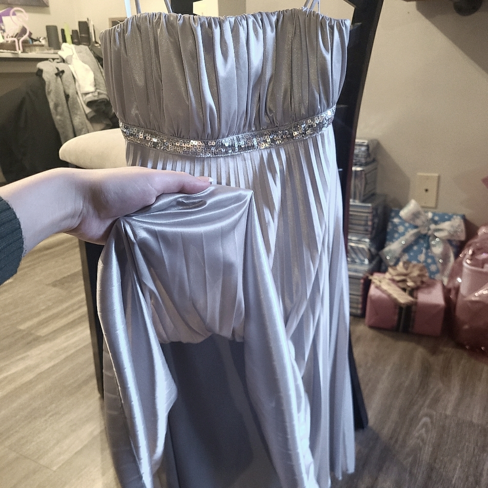 Dress - Picture 3 of 3